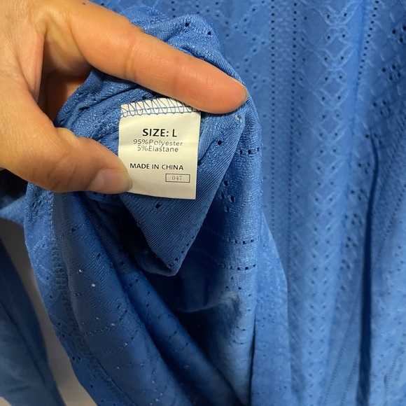 Elegant Blue Lace V-Neck Blouse - Picture 6 of 7